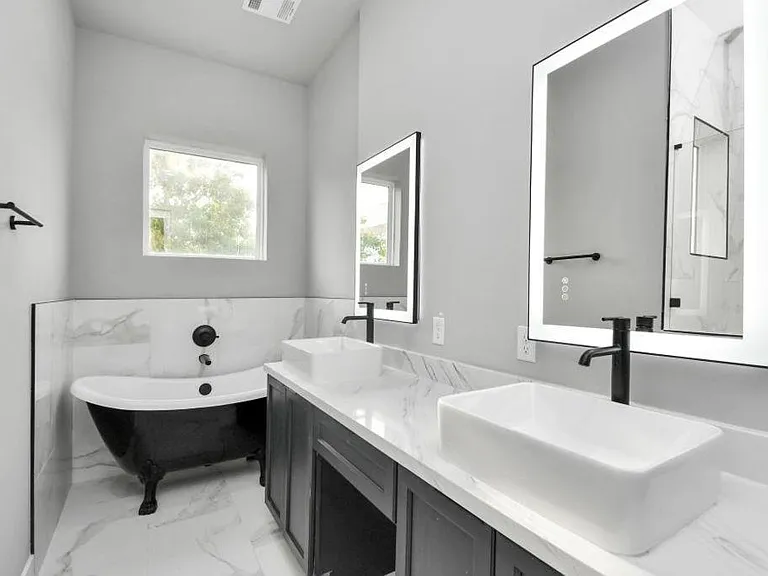 1320 Eberhard St — Photo 32