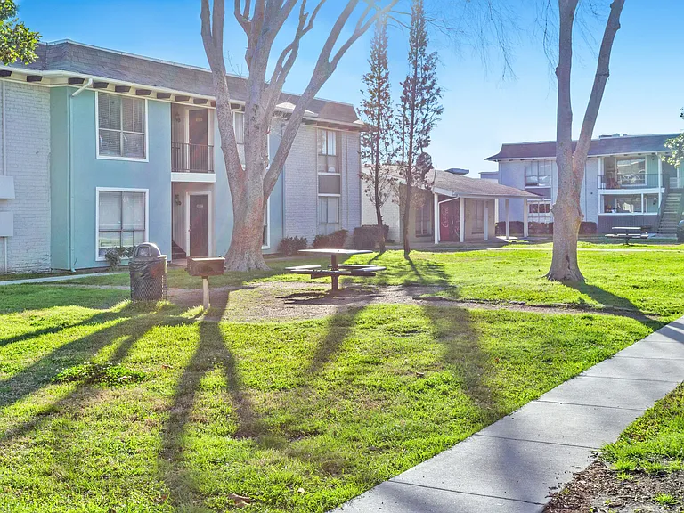 The Alora Apartments — Photo 35