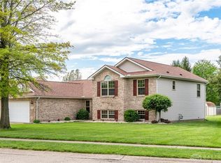 7916 Kings Ridge Cir, Fairborn, OH 45324