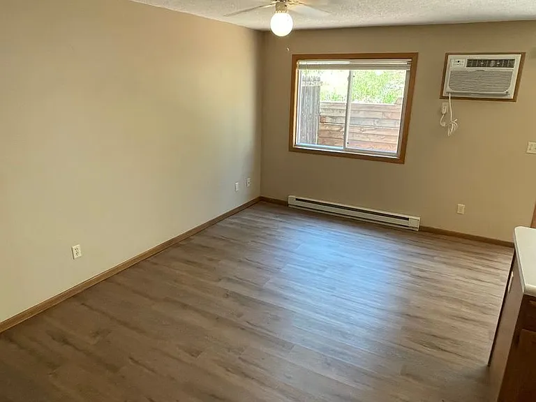 1801 Red Dale Dr — Photo 6