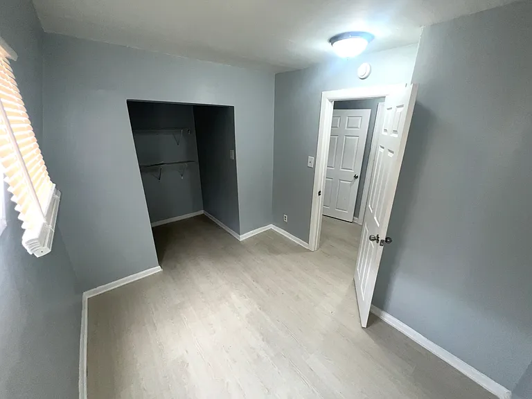 9147 S Woodlawn Ave — Photo 14