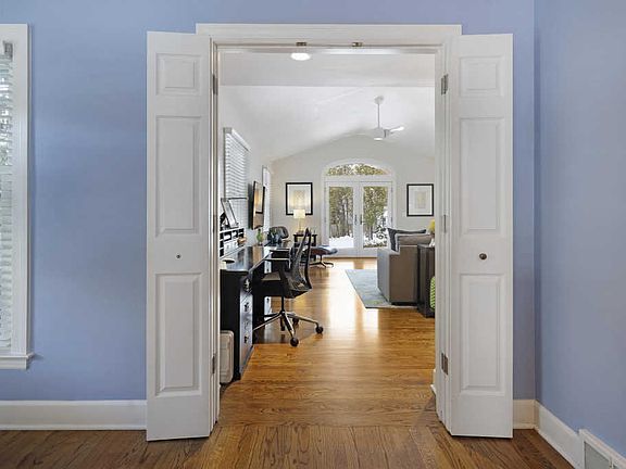 5th image of 2539 Maplewood Dr SE