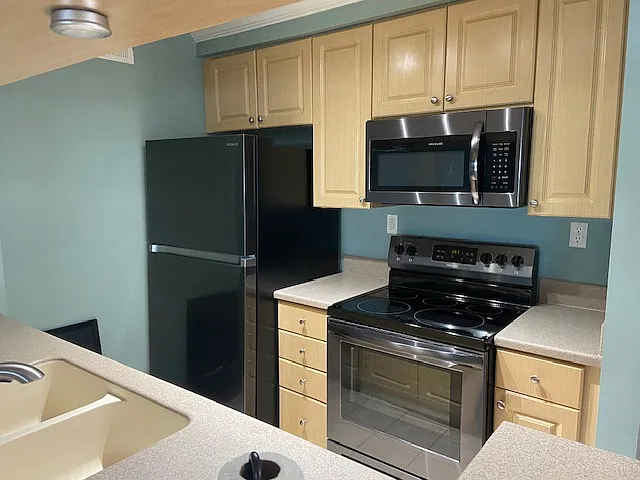 Charming Condo in Westshore ? South Tampa Living at Its Best — Photo 3
