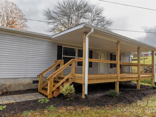 40 Champion Ln, Sylva, NC 28779