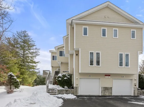 202 Old Bridge Ln #B2, Bellingham, MA 02019