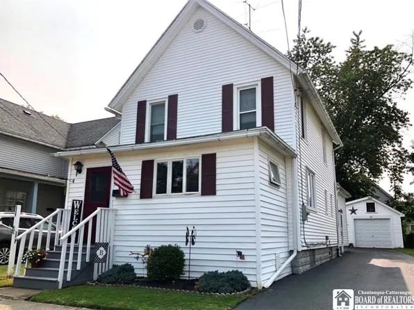221 Lincoln Ave, Dunkirk, NY 14048