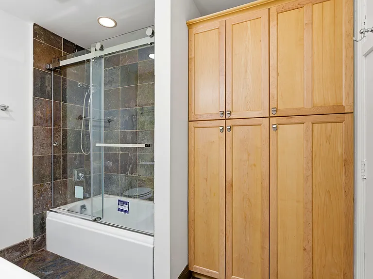 3240 Mills Ave — Photo 7