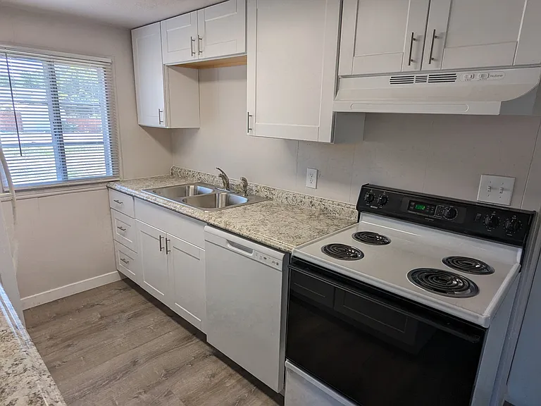 1002 S Junction Ave — Photo 9