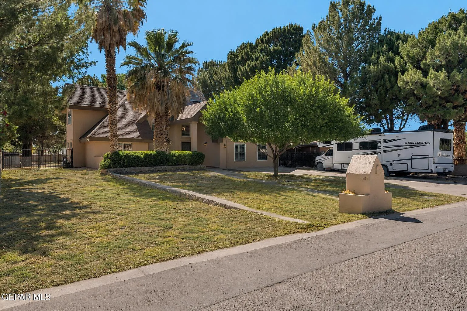 4 bed, 3.5 bath, 3326 sqft, $4,450 — Photo 4