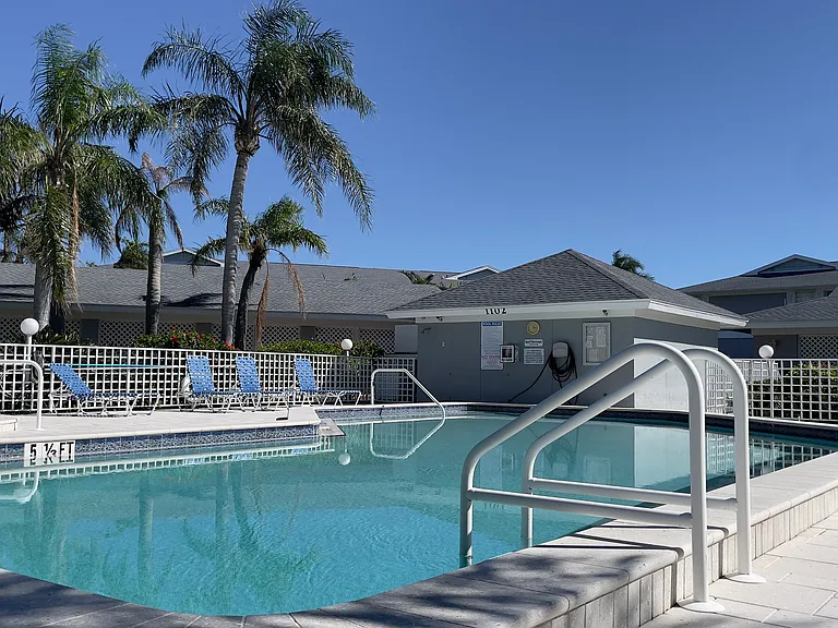 1155 Edgewater Cir — Photo 47