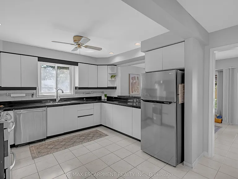 489 Acadia Dr — Photo 8