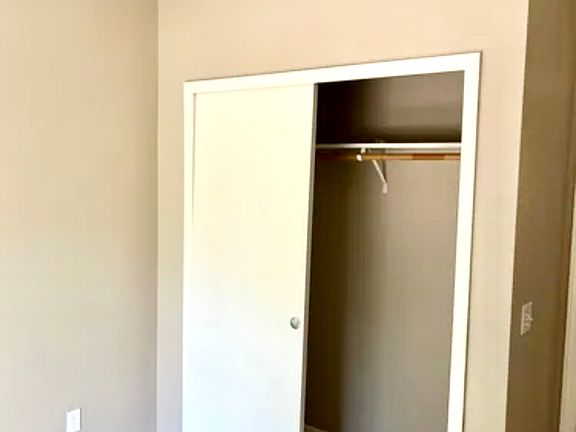 3rd image of 3833 Crosswood Dr