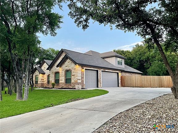 2nd image of 13 Vista De Luna Ln