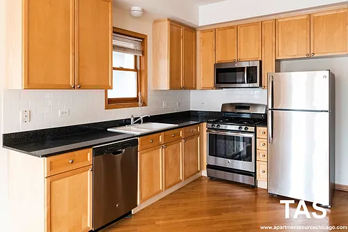 1328 W Diversey Pkwy Photo 1