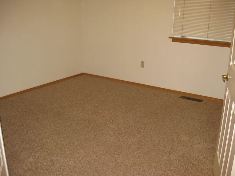 245 SW Higgins Ave — Photo 5