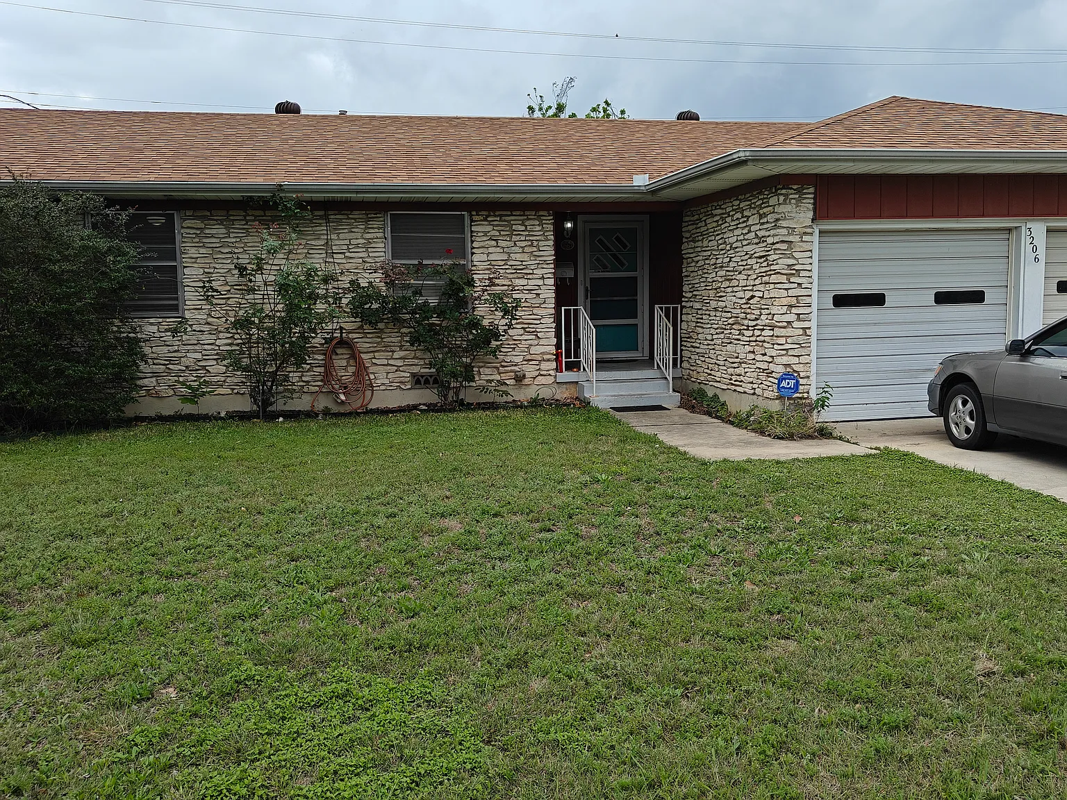 3 bed, 1236 sqft, $1,500 — Photo 1