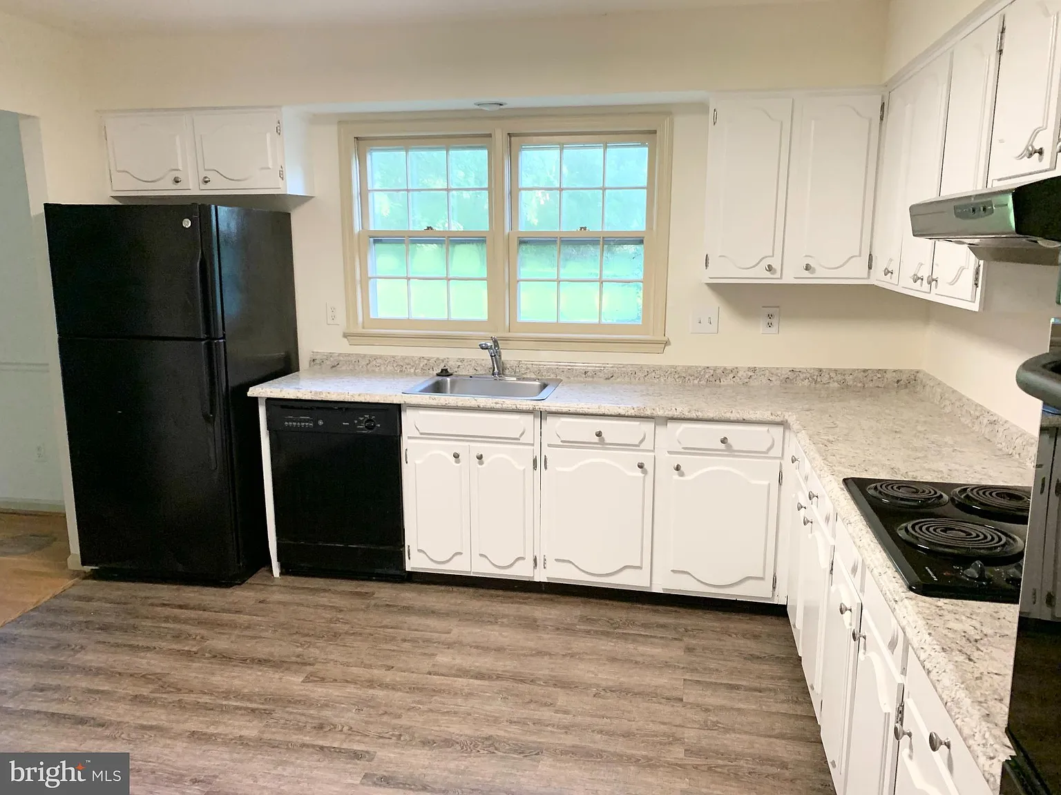 4 bed, 3.0 bath, 2164 sqft, $3,350 — Photo 2