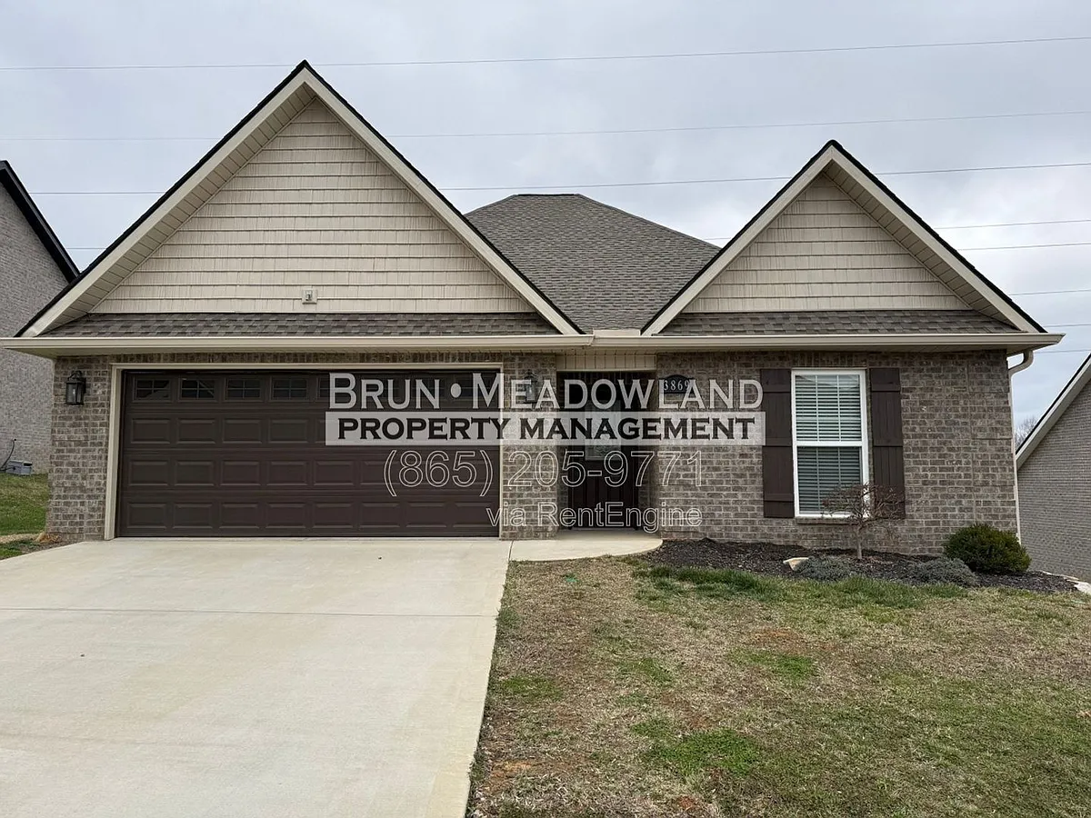 Building Photo - 3869 Doral Dr