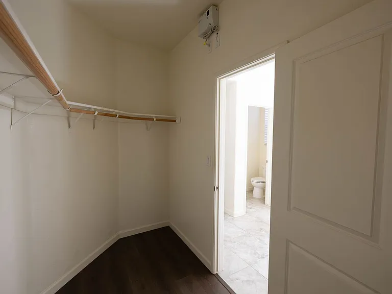 1604 Sidonia St — Photo 20