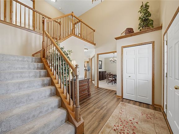 2nd image of 2132 Summerchase Rd NE