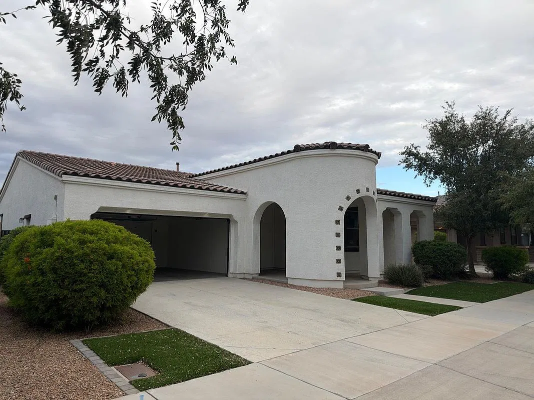 3 bed, 2.0 bath, 1942 sqft, $2,850 — Photo 2