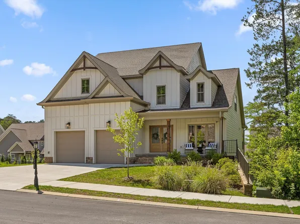 9737 Trestle Cir, Ooltewah, TN 37363