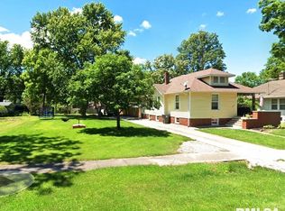 422 Johnson St, Carlinville, IL