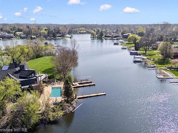 2nd image of 4912 Oakwood Ct