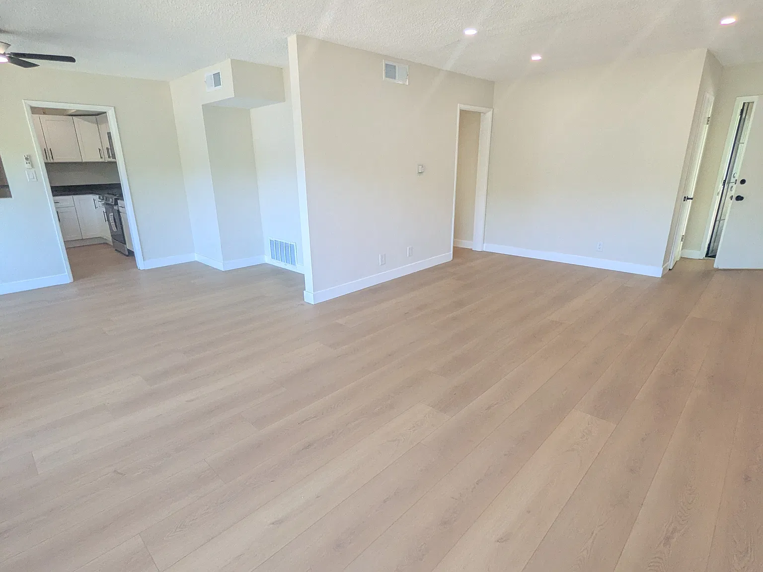 3 bed, 1500 sqft, $4,500 — Photo 3