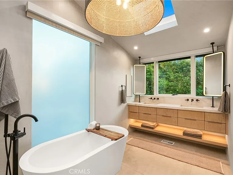 592 Bluebird Canyon Dr — Photo 32