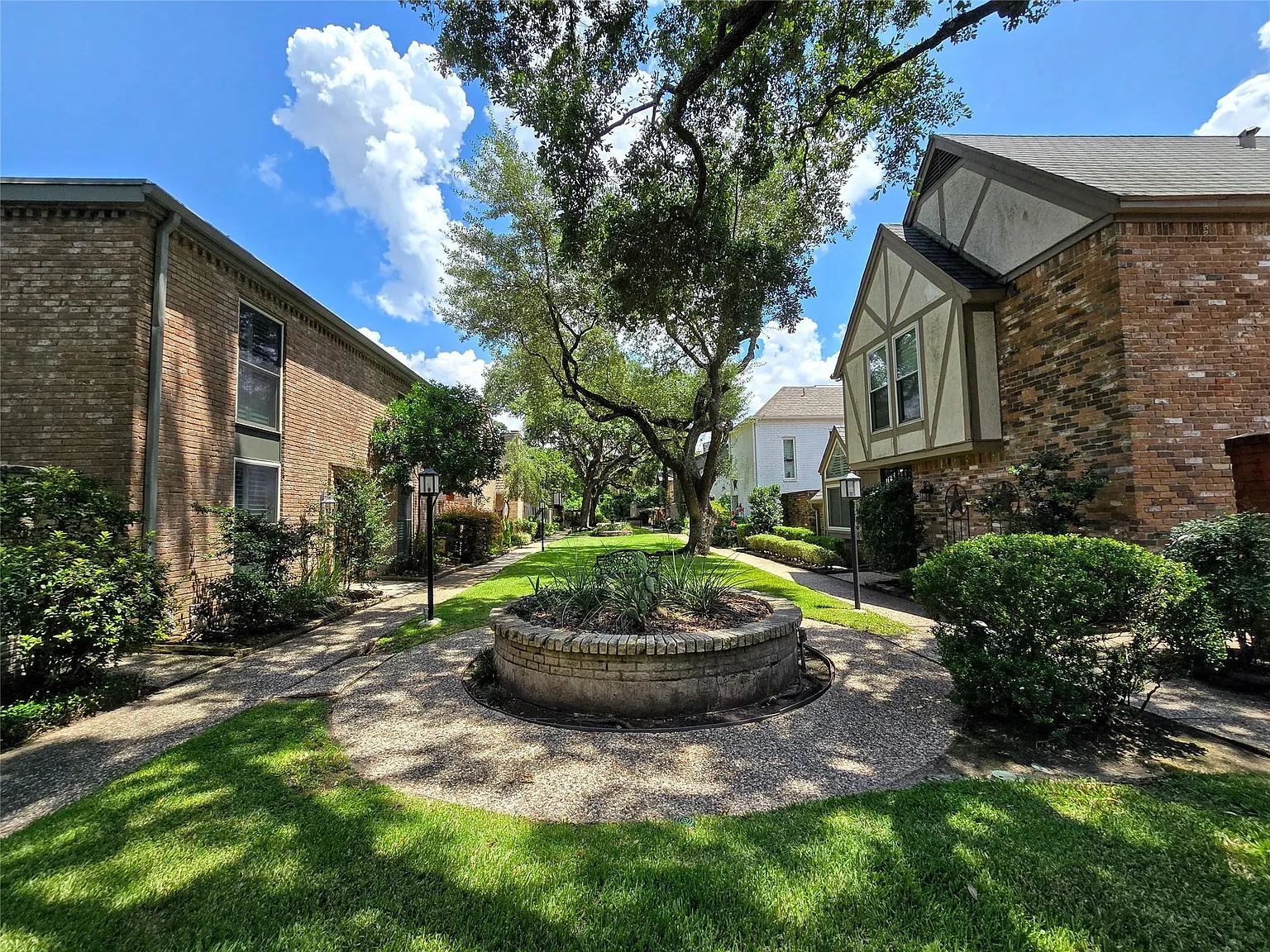 4 bed, 3.0 bath, 2340 sqft, $2,150 — Photo 3