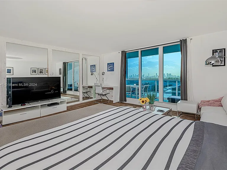 2301 Collins Ave #1230 — Photo 8