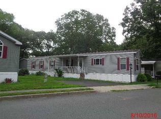 17 Pineview Dr, Browns Mills, NJ 08015