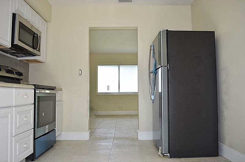 1st image of 3048 NE 2nd Ter