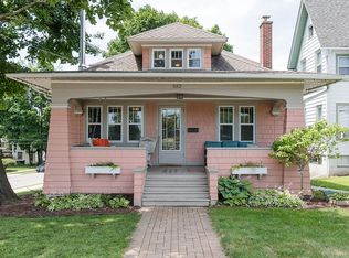 552 Center St, Elgin, IL 60120