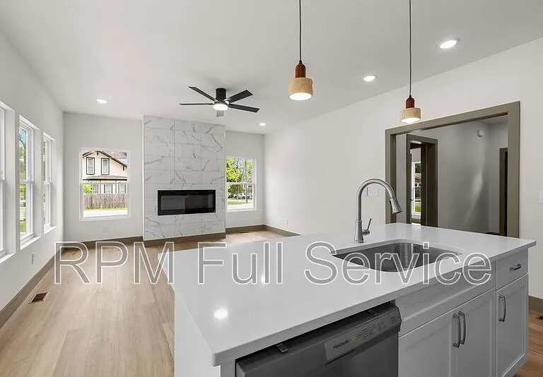 2400 Buchanan St — Photo 11