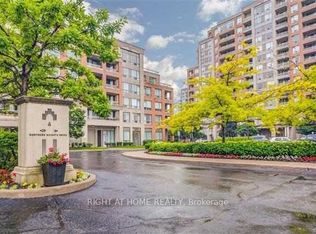 9 Northern Heights Dr #907, Richmond Hill, ON L4B 4M5