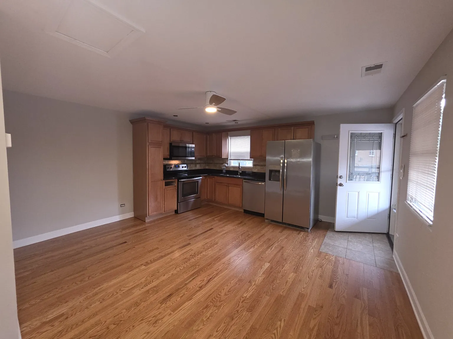 2 bed, 600 sqft, $1,700 — Photo 3