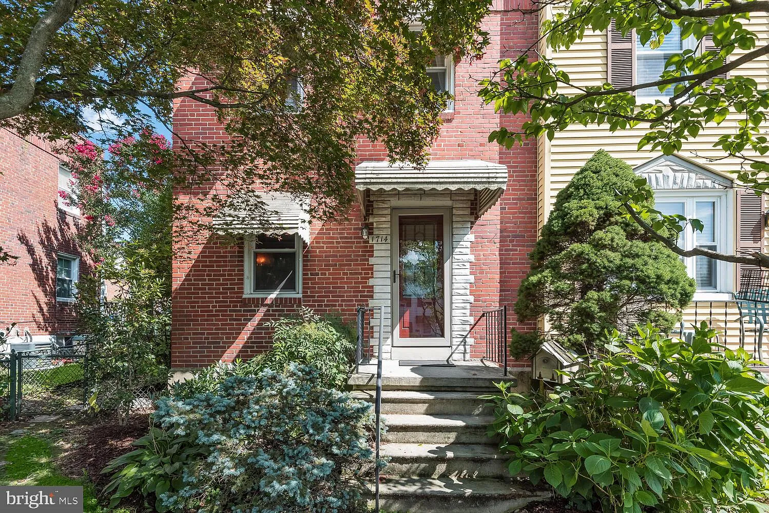 1714 Redwood Ave photo 1