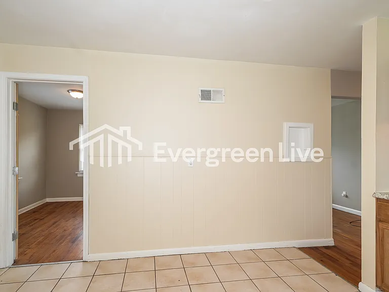 9708 Theodosia Ave — Photo 5