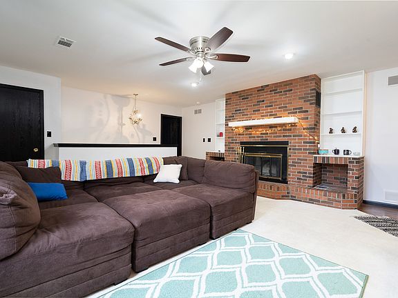 2nd image of 218 Manor Dr Unit E