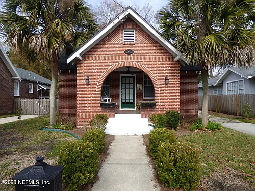 2671 College St Photo 1