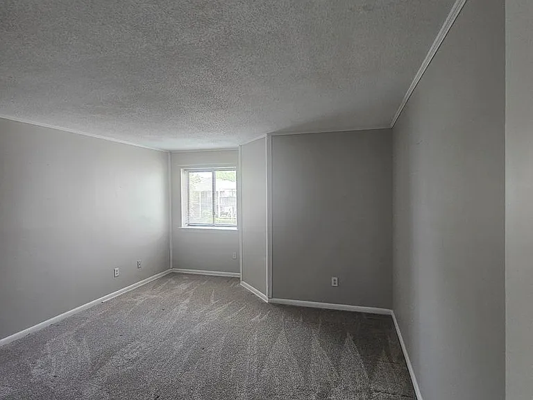 526 Glenn Regis Way — Photo 31