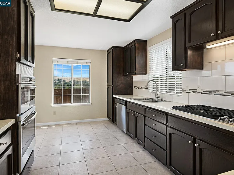 1319 Strawberry Ct — Photo 8