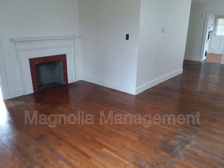 410 Young St — Photo 7