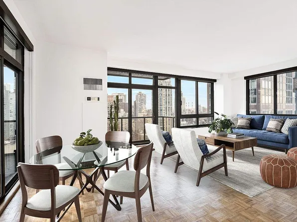 100 United Nations Plz APT 25G, New York, NY 10017