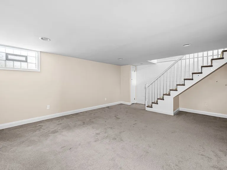 7049 Heathfield Rd — Photo 4