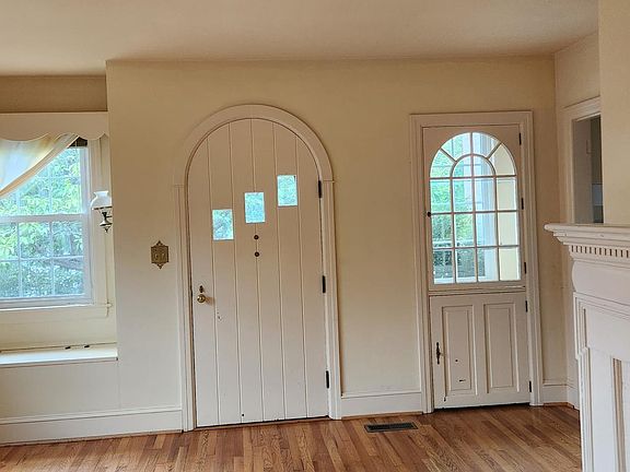 5th image of 1302 N Coalter St