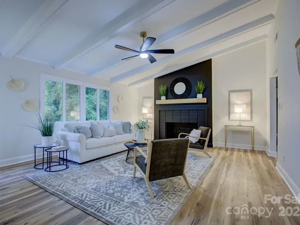 1033 Dooley Dr, Charlotte, NC 28227