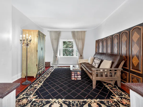 687 Avenue East image 13 of 32